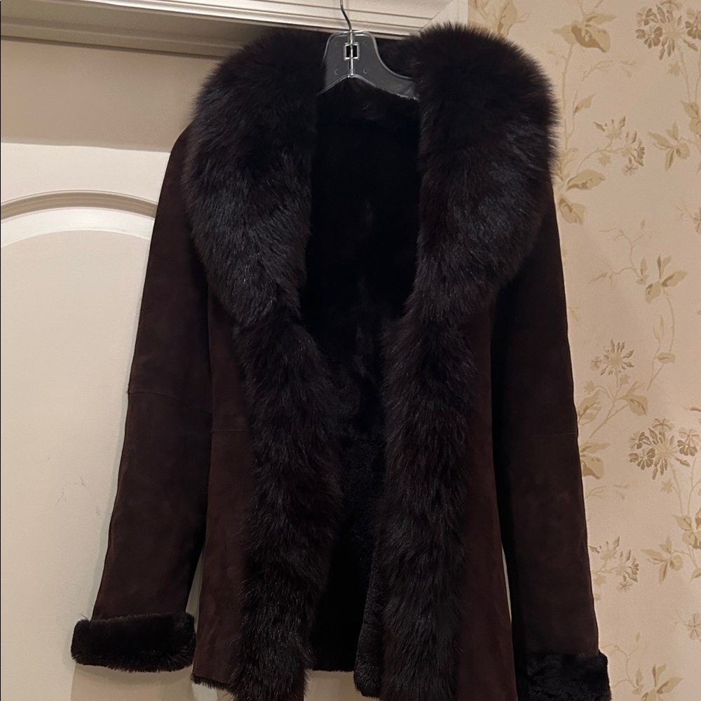 Women’s Dark Brown Suede Jacket with Plush Fur Trim.total fur lined size L